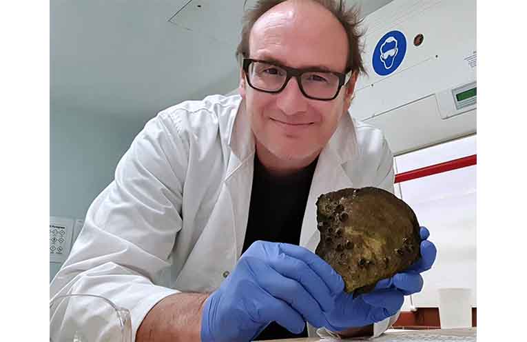 Chris Klaas with a leaf oyster. Photo: Chris Klaas.