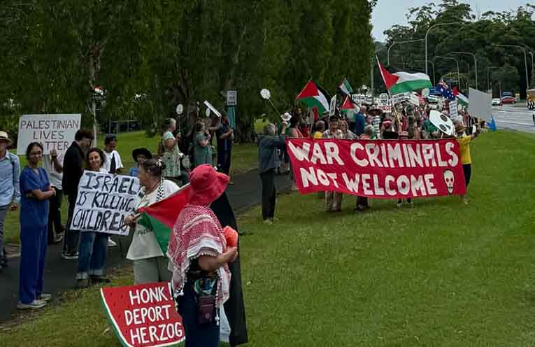 Peaceful protest in Coffs against against Herzog visit
