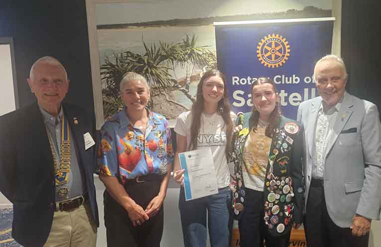 Rotary Club of Sawtell President John Turner, Mayor Nikki Williams, exchange students Sophie Watson and Indy Evans with Youth Director Alan Freedman.