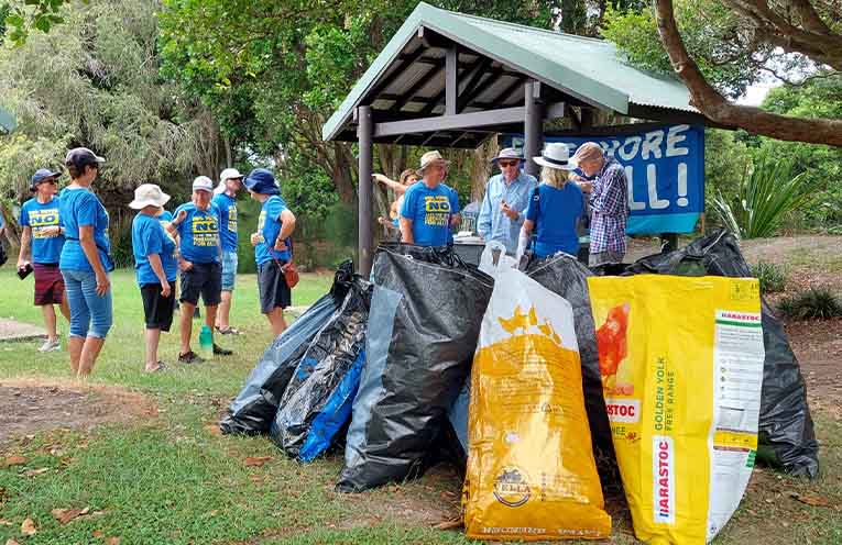 Community pitches in for Clean Up Australia Day