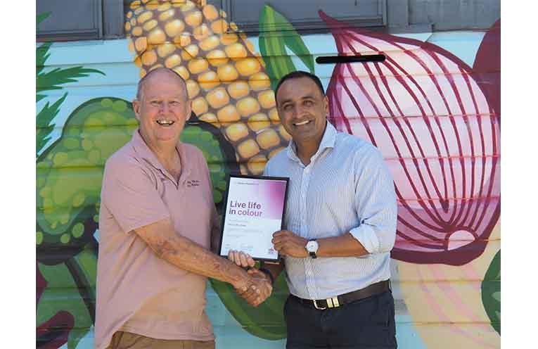 Gurmesh Singh MP at the Uniting Church Soupie mural with Phil Crofts OAM.