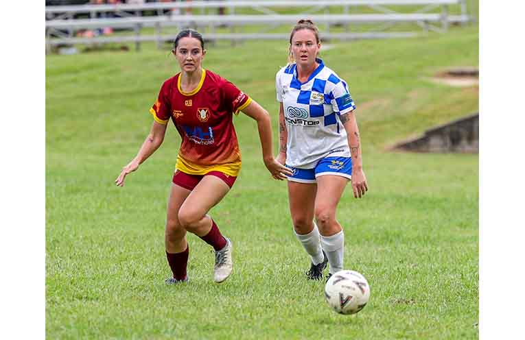 The women’s final between the Urunga Raiders and Macleay Valley Rangers was hotly contested. Photos: David Wigley/North Coast Football.