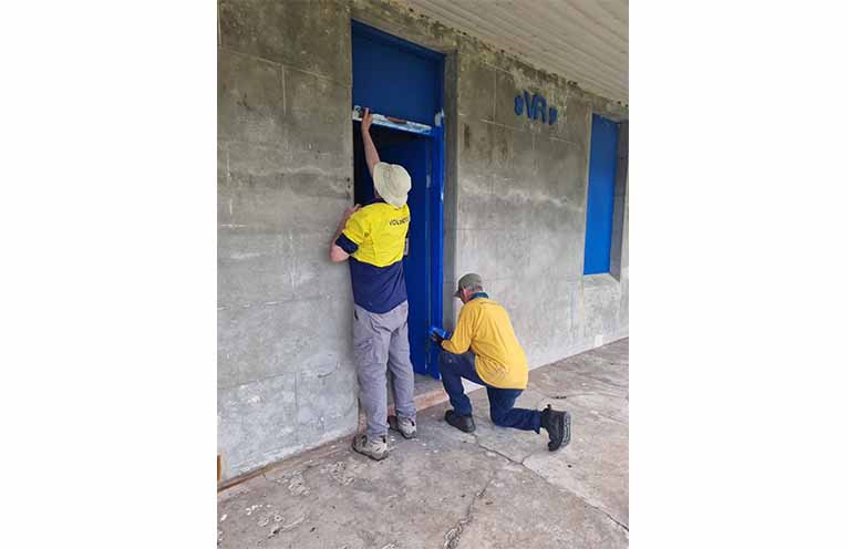 FOSSIL volunteers at work. Photo: Penny Westman.