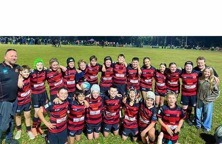 Snappers under-11s (in front of the sign) and Snappers under-12s – both grand final-bound. Photos: Supplied by the club.