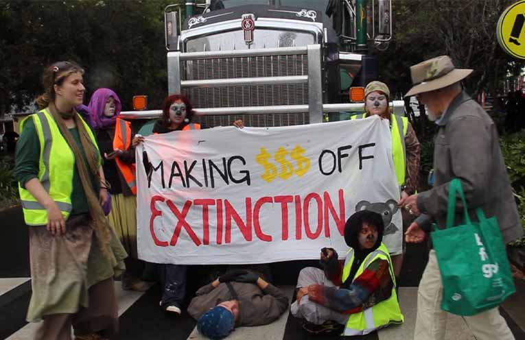 Protesters block Bellingen main street