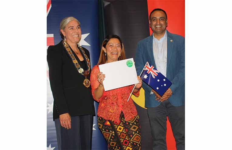 Conferee Sien Tedjo receiving her citizenship certificate from Mayor Nikki Williams and local MP Gurmesh Singh.
